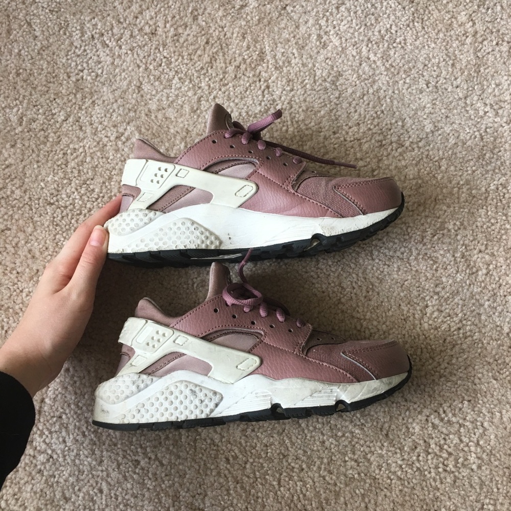 gently worn nike air huraches